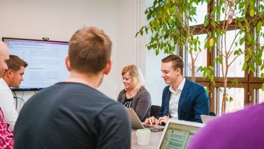 Do-it-yourself oder Outsourcen – Sollte man Kommunikationsservices kaufen?